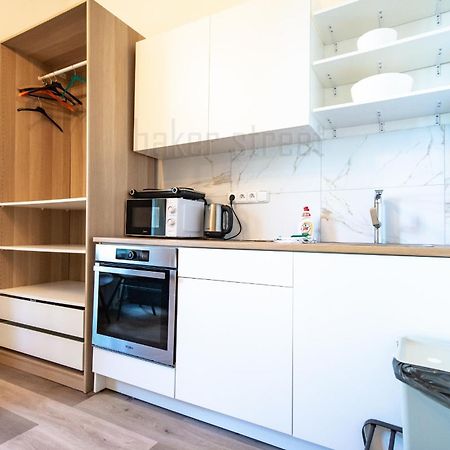 Storey Apartment Close To Metro Palmovka ปราก ภายนอก รูปภาพ